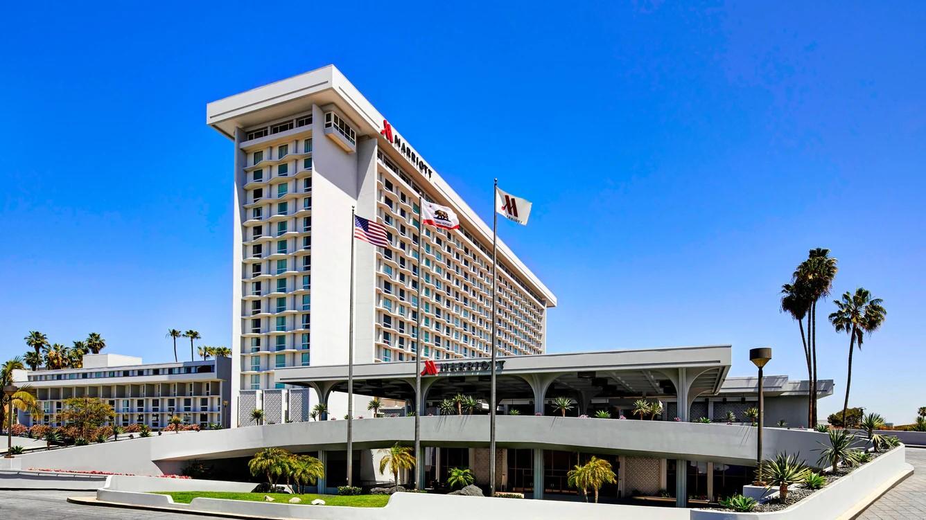 lax marriott exterior images